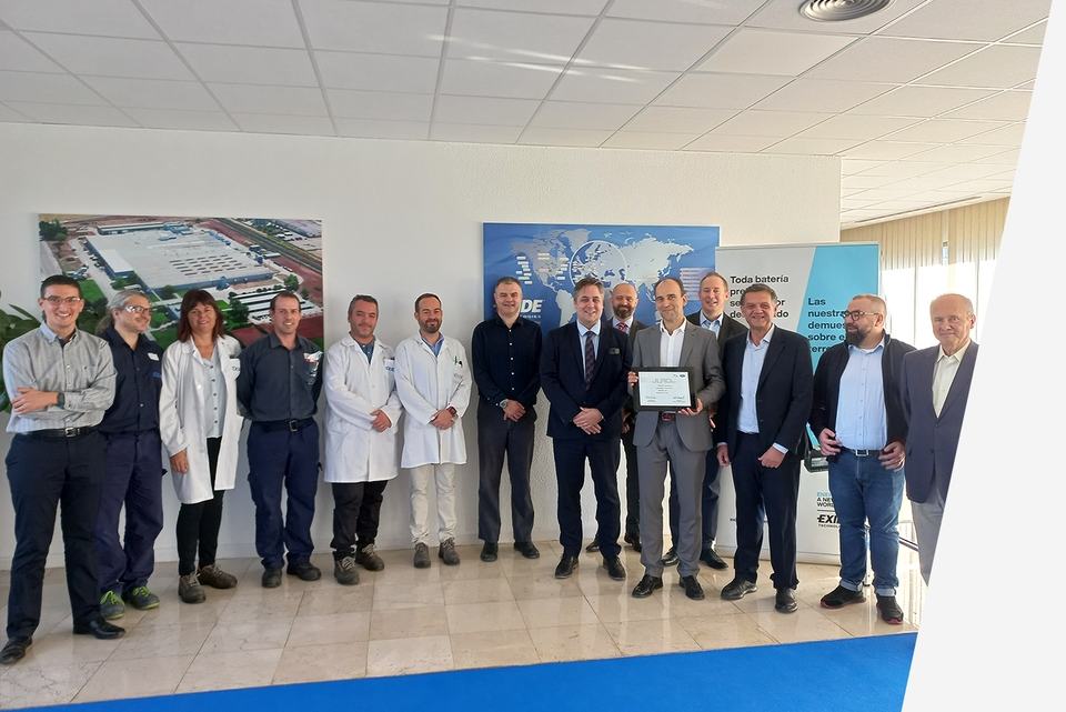exide-plant-in-spain-honoured-by-jaguar-land-rover — Exide_JLR Award_2023.jpg