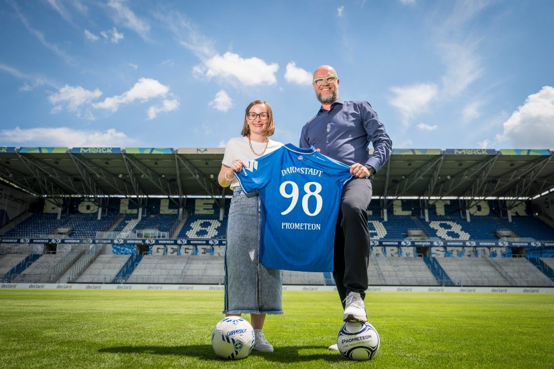 prometeon-partnerschaft-mit-dem-sv-darmstadt-98 — Iris Radeck, Prometeon mit Martin Kowalewski, SV Darmstadt 98_2026.jpg